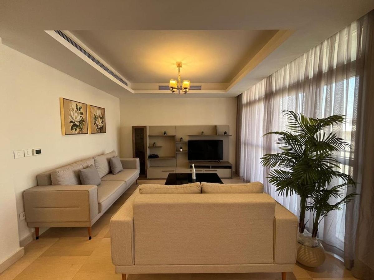 3-bedroom Cfc Walking To Mall Apartamento *