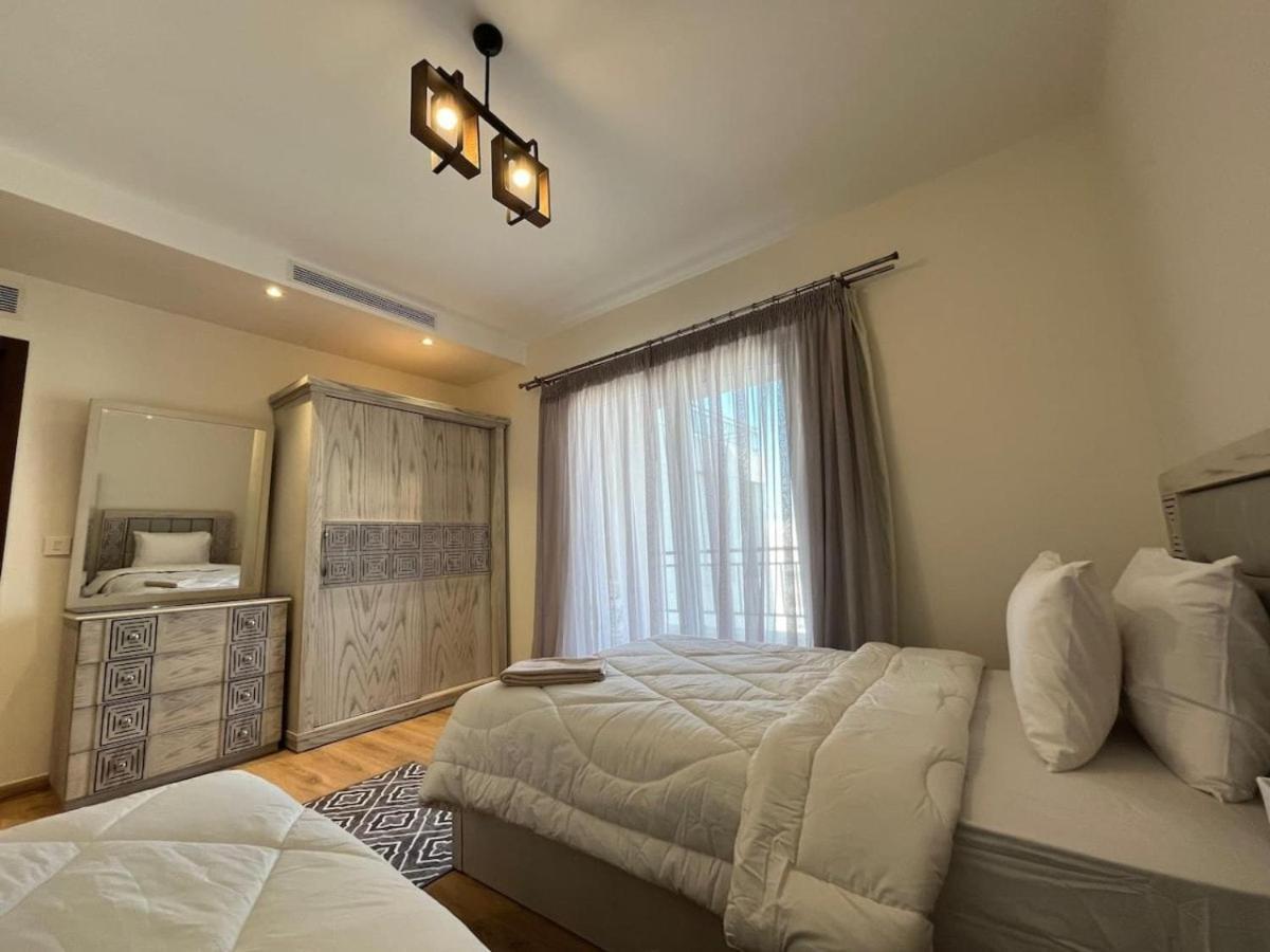 3-bedroom Cfc Walking To Mall *