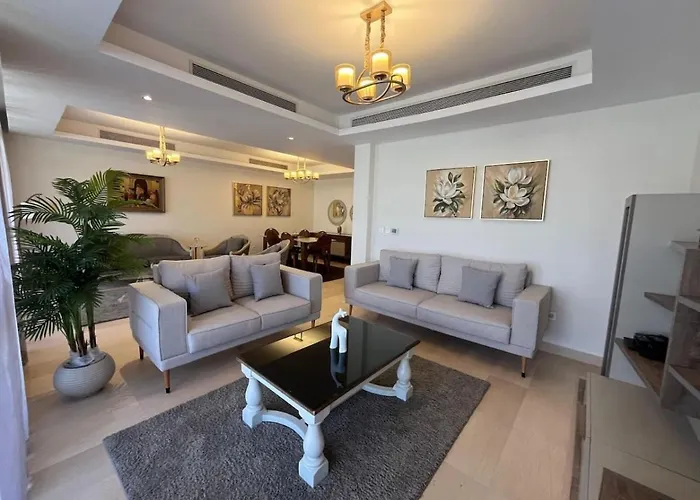 3-Bedroom Cfc Walking To Mall