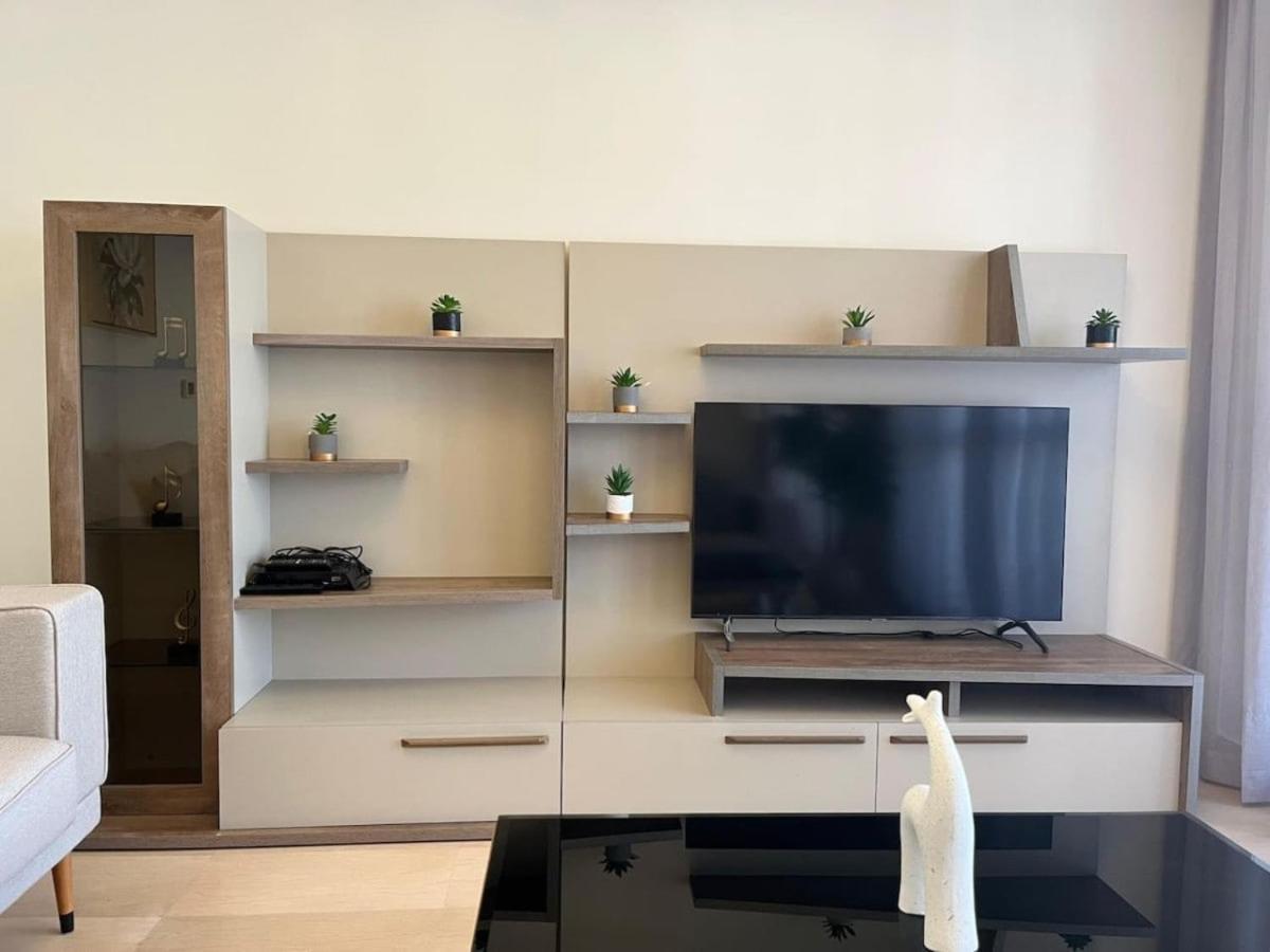 3-bedroom Cfc Walking To Mall