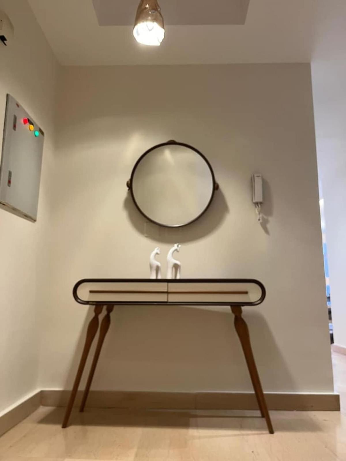 Apartment 3-bedroom Cfc Walking To Mall Cairo