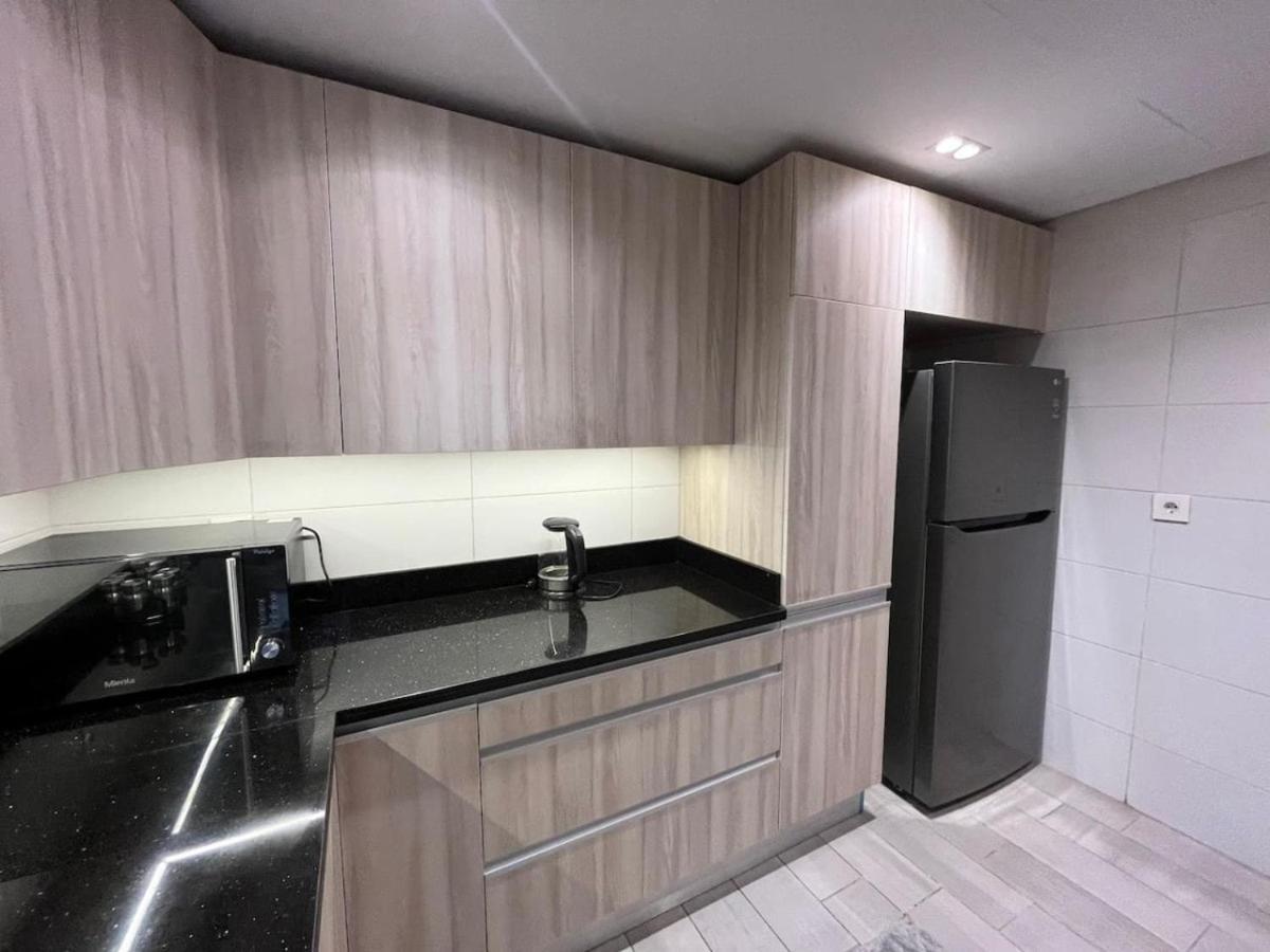 3-bedroom Cfc Walking To Mall *