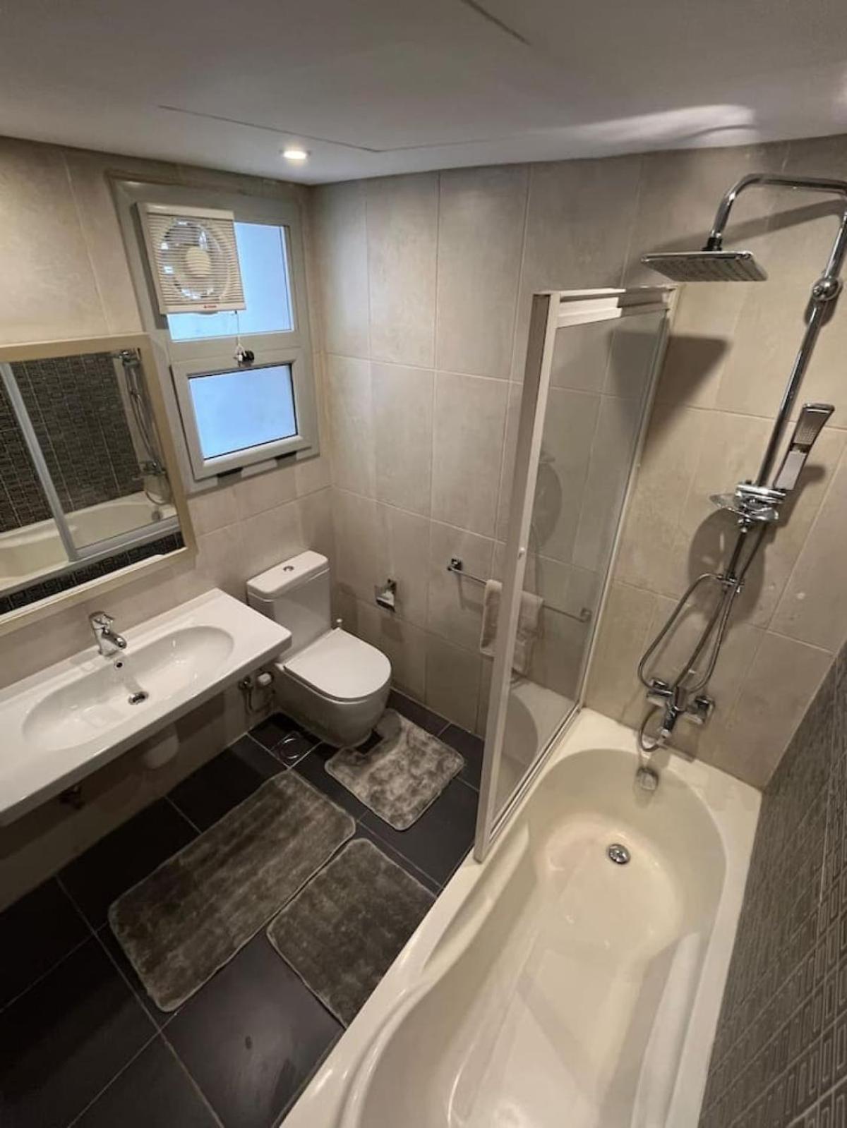 3-bedroom Cfc Walking To Mall Apartment Cairo
