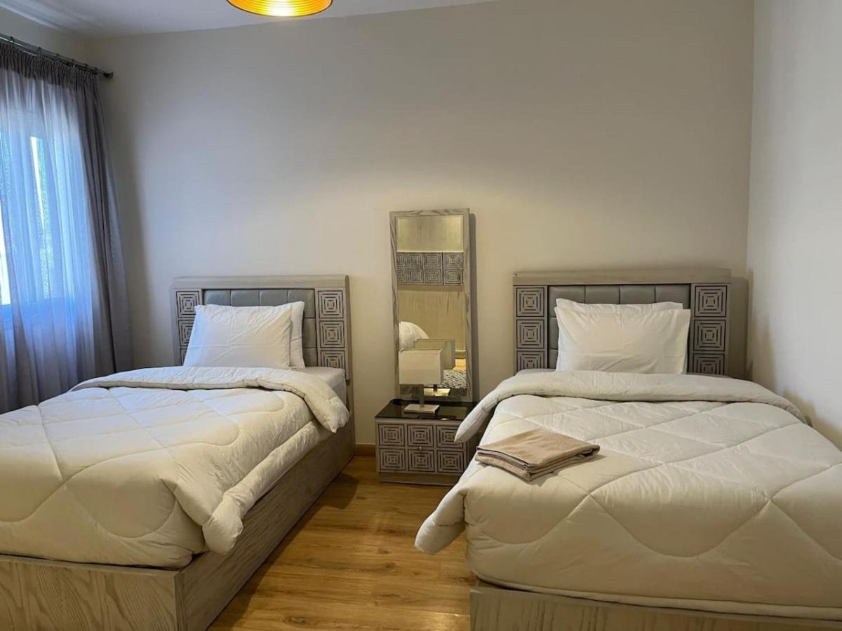 3-bedroom Cfc Walking To Mall Apartment *