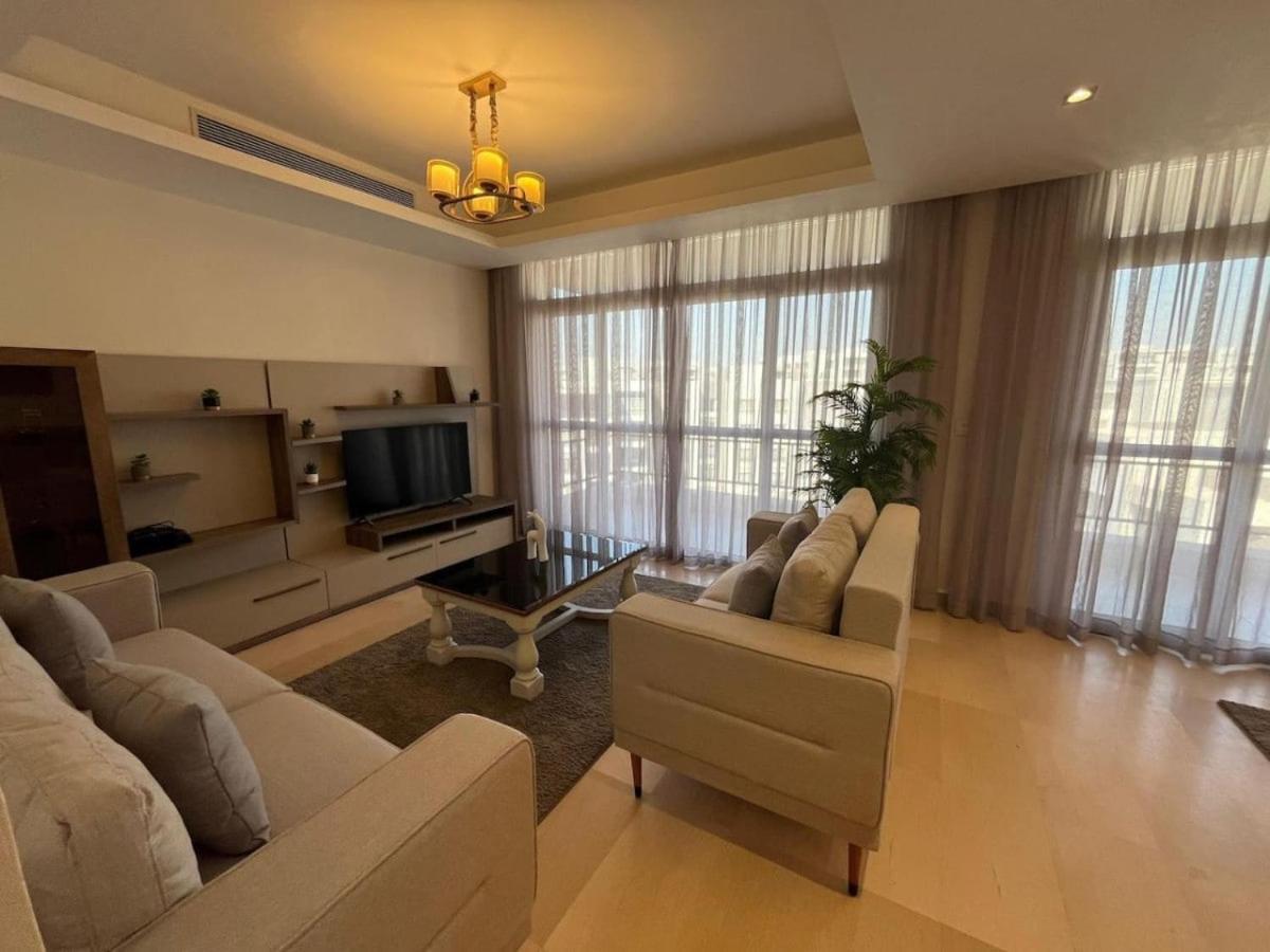 Apartment 3-bedroom Cfc Walking To Mall *