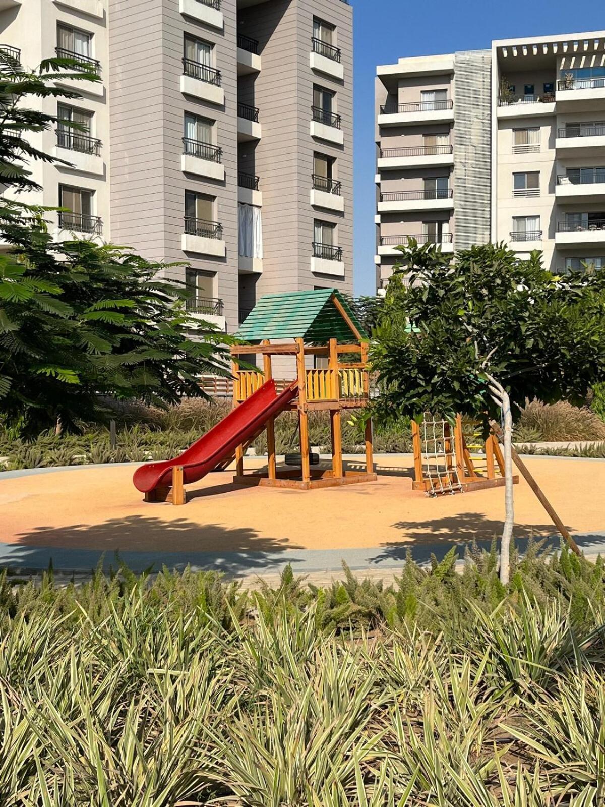 3-bedroom Cfc Walking To Mall *