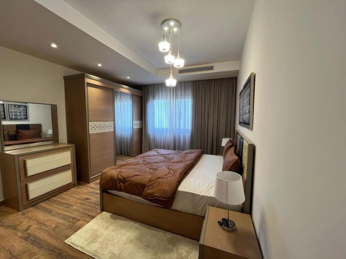 Apartment 3-bedroom Cfc Walking To Mall