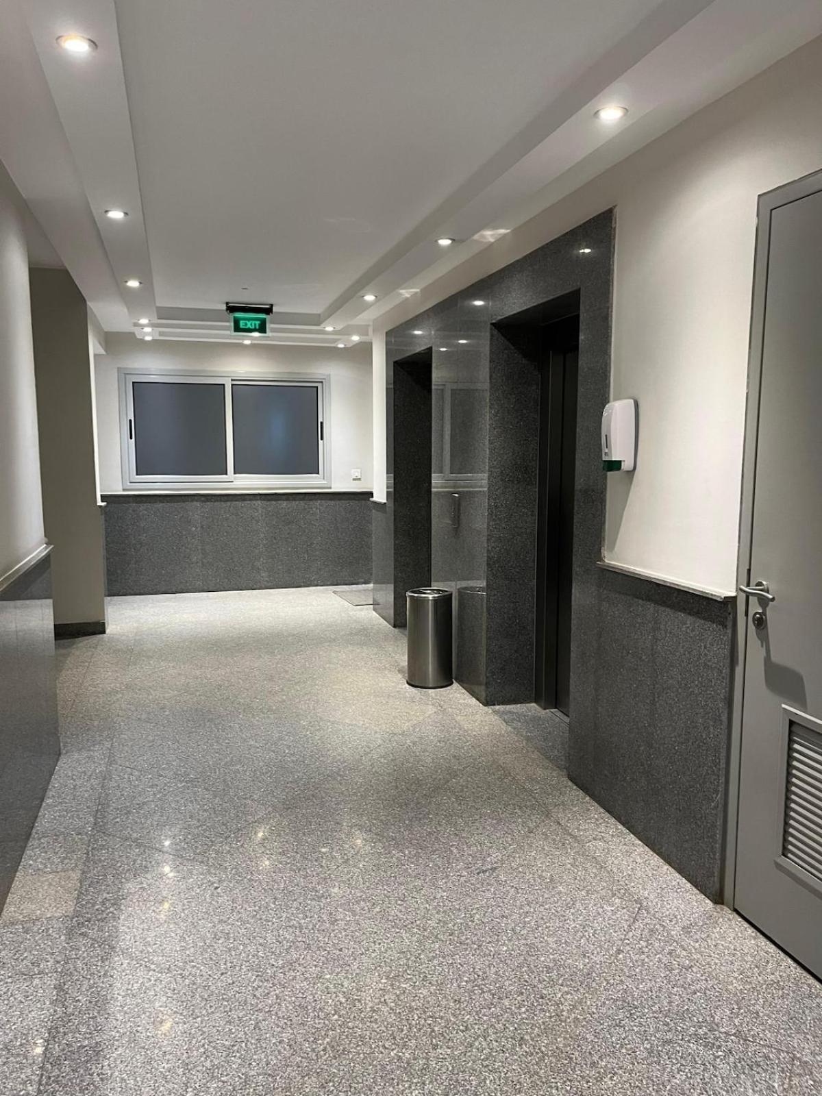 3-bedroom Cfc Walking To Mall Apartment