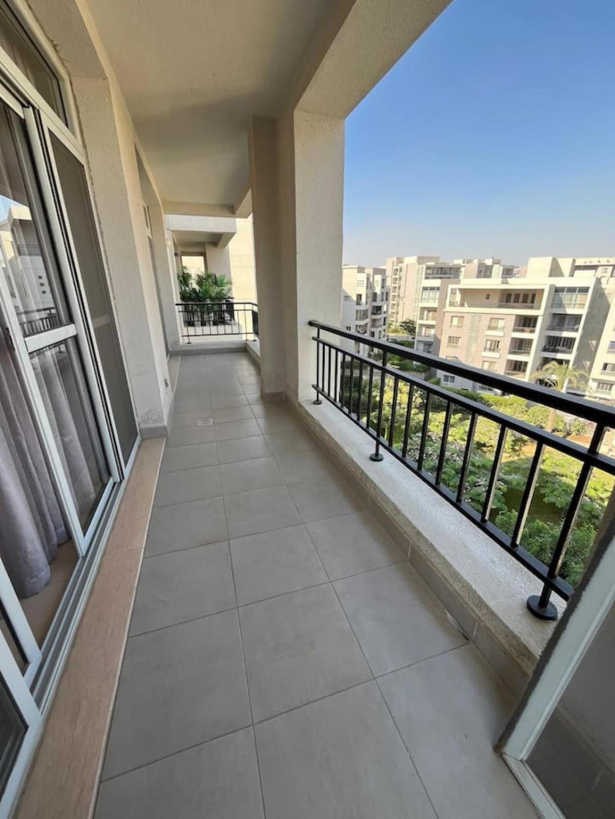3-bedroom Cfc Walking To Mall Apartment Cairo