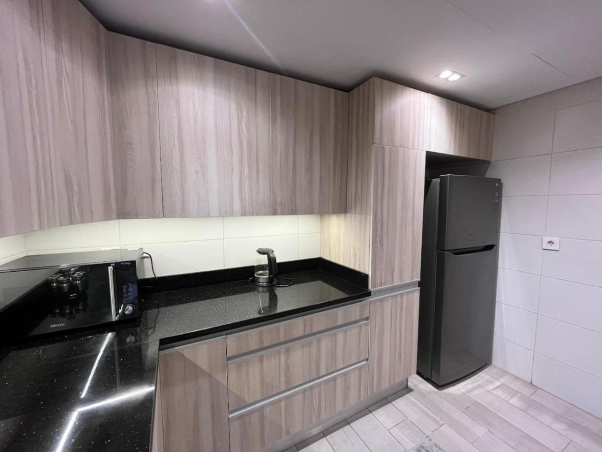 3-bedroom Cfc Walking To Mall Apartment