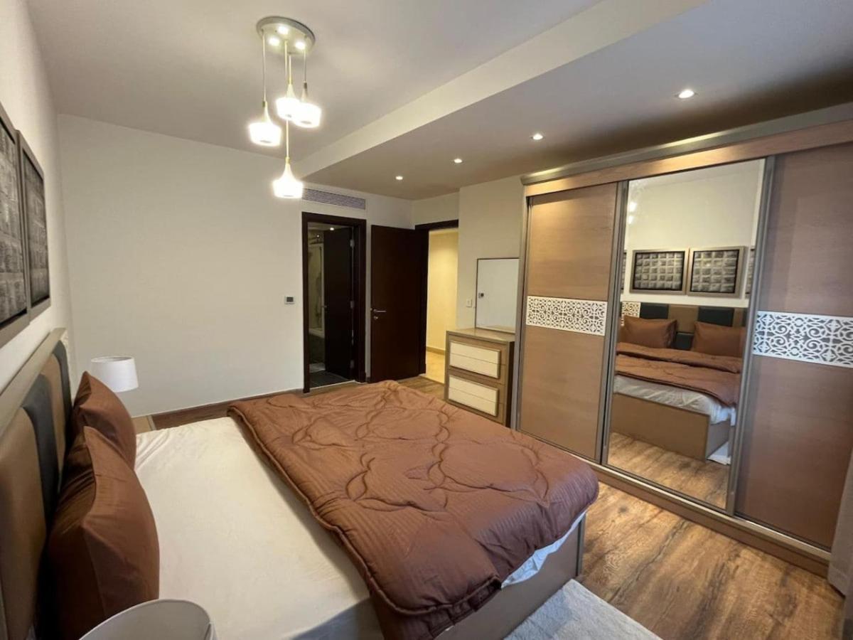 Apartment 3-bedroom Cfc Walking To Mall Cairo