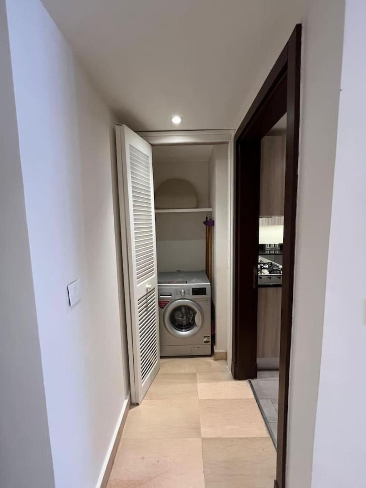 Apartment 3-bedroom Cfc Walking To Mall Cairo
